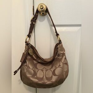Coach Signature "Ali" Hobo Shoulder Bag style #13642- preowned